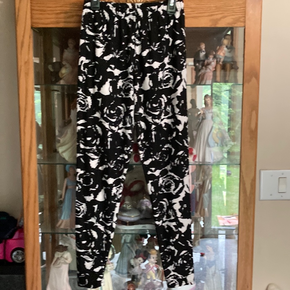 One size black and white roses. From legging army. Butter soft.